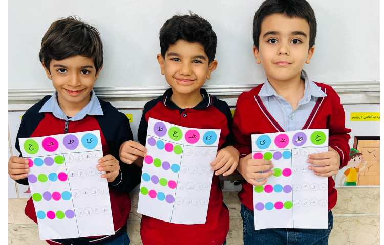 تلفیقی فارسی و ریاضی: بازسازی الگوی رنگی با استفاده از لوحه ها 6