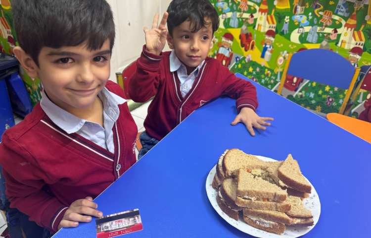 تلفیق خوانداری و ماهرشو: برای تثبیت نشانه (ر) و یادگیری استفاده از رنده الویه درست کردیم و بعد هم 1