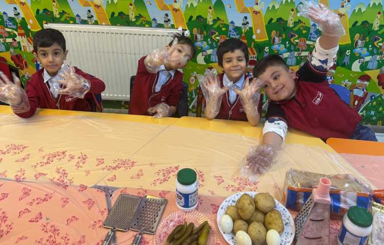 تلفیق خوانداری و ماهرشو: برای تثبیت نشانه (ر) و یادگیری استفاده از رنده الویه درست کردیم و بعد هم 3