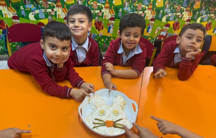 تلفیق خوانداری و ماهرشو: برای تثبیت نشانه (ر) و یادگیری استفاده از رنده الویه درست کردیم و بعد هم 4