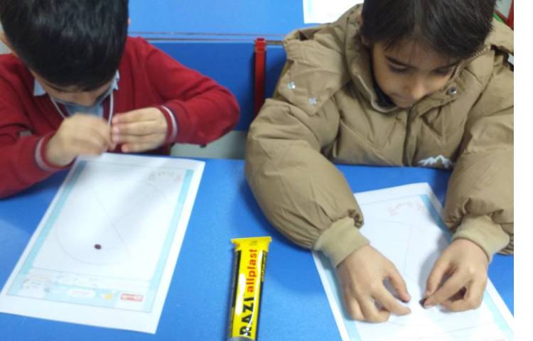 تلفیق درس علوم و ماهرشو ساخت کاردستی مراحل رشد پروانه با ماکارونی کلاس پیش 2 6