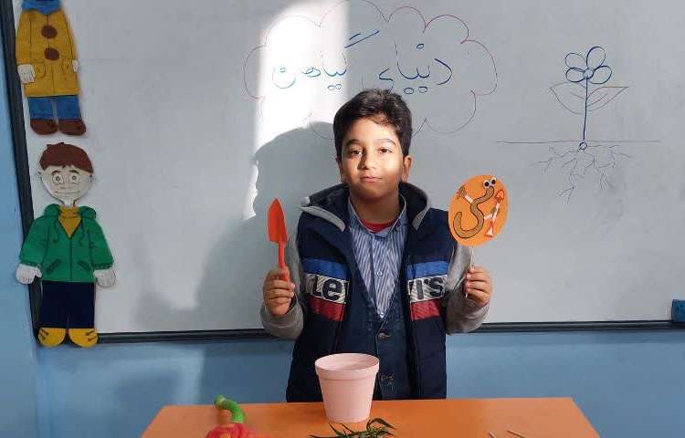 تلفیق دنیای گیاهان با درس فارسی( می) کاری همراه با شعر و قصه 4