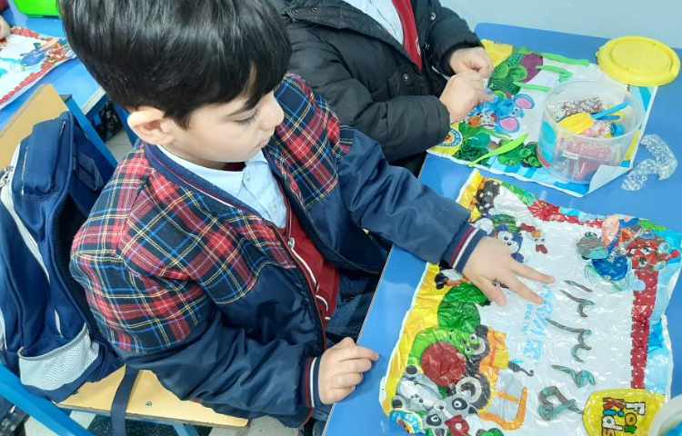 تلفیق ریاضی با خمیربازی در جهت تثبیت مبحث اعداد و تقویت مهارت دست ورزی در کلاس شاپرک 6