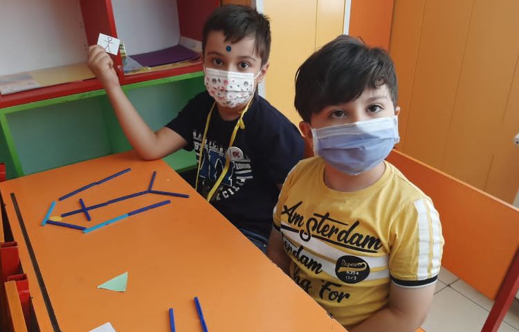 : تلفیق علوم و ریاضی(آشنایی با حیوانات اهلی و وحشی و اشکال هندسی)،پیروی از دستورات 6