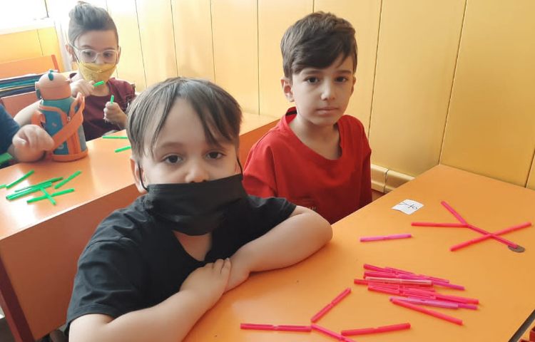 : تلفیق علوم و ریاضی(آشنایی با حیوانات اهلی و وحشی و اشکال هندسی)،پیروی از دستورات 7