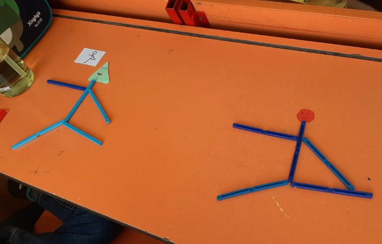 : تلفیق علوم و ریاضی(آشنایی با حیوانات اهلی و وحشی و اشکال هندسی)،پیروی از دستورات 9