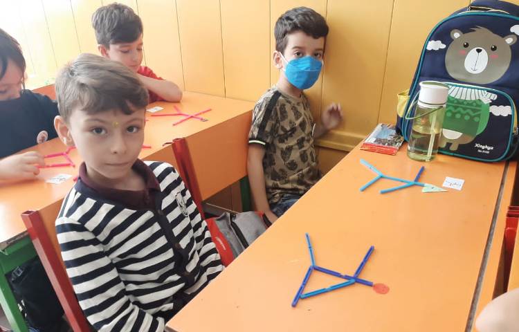 : تلفیق علوم و ریاضی(آشنایی با حیوانات اهلی و وحشی و اشکال هندسی)،پیروی از دستورات 10