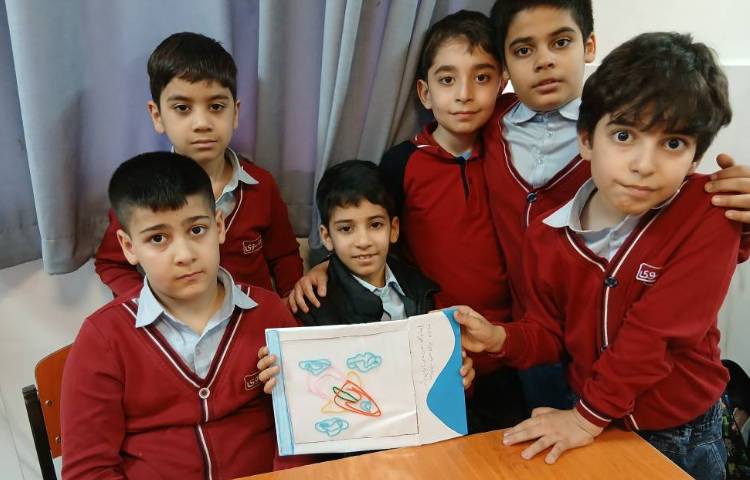 تلفیق هنر و ریاضی(اشکال ریاضی، منحنی، پاره‌خط و نیم‌خط) و علوم(تاثیر هوا روی جابجایی اجسام ) 3