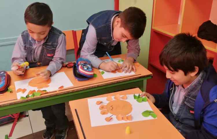 تلفیق کلاژ و نقاشی 5