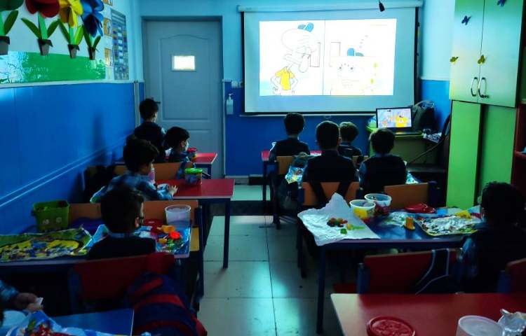 :تماشای انیمیشن هدفمند با هدف افزایش دقت دیداری و شنیداری 1