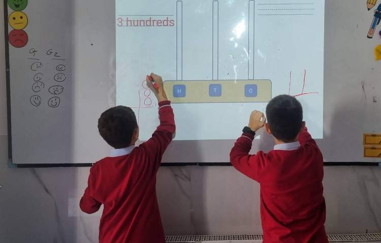 تمرین ارزش مکانی اعداد سه رقمی-زنگ Math 3