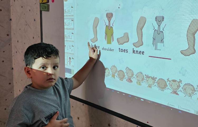 تمرین اعضای بدن با بازی و شعر head , shoulders knees