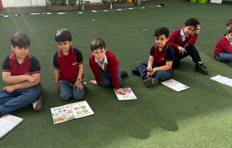 تمرین املا و روان‌خوانی سرعتی در حیاط مدرسه 1