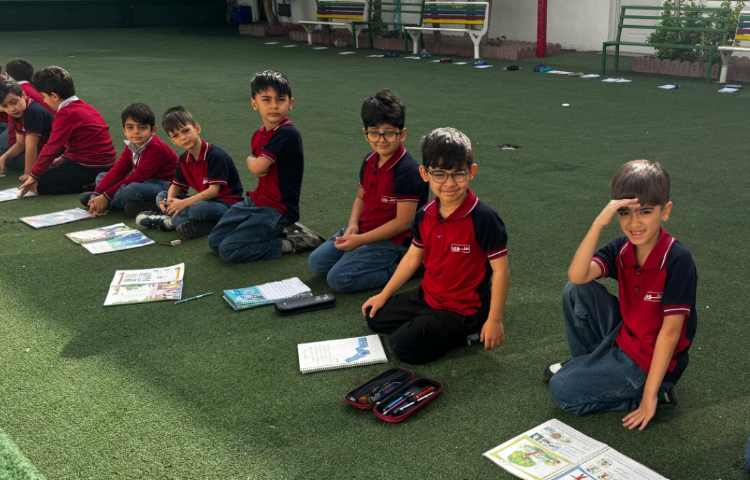 تمرین املا و روان‌خوانی سرعتی در حیاط مدرسه 4