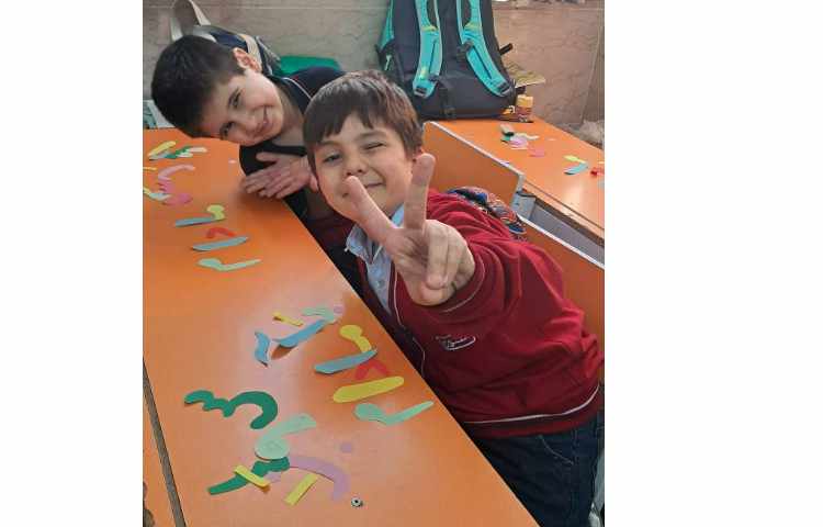 تمرین با حروف کاغذی 8