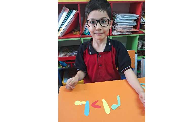 تمرین با حروف کاغذی 9