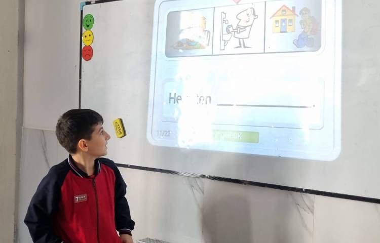 تمرین daily routine با ضمایر He/She 3