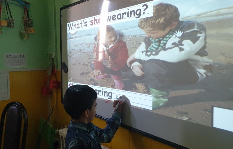 :تمرین writing به همراه استفاده از صفت adjectives 1