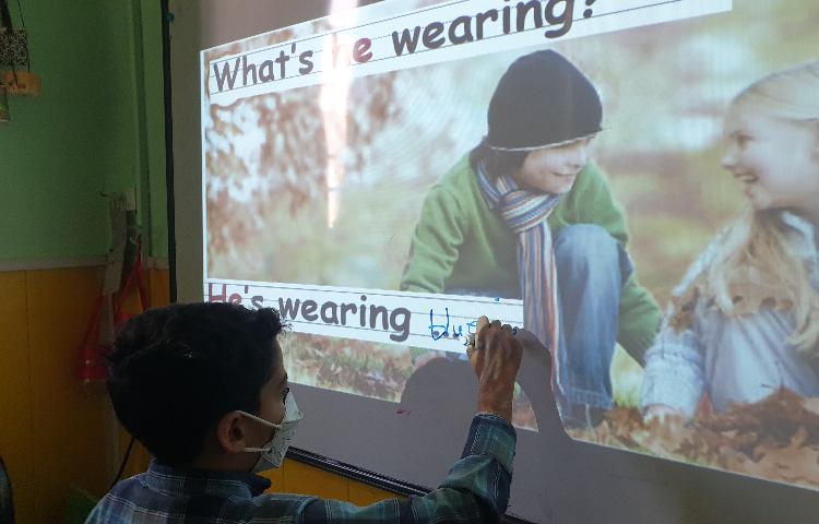 :تمرین writing به همراه استفاده از صفت adjectives 4