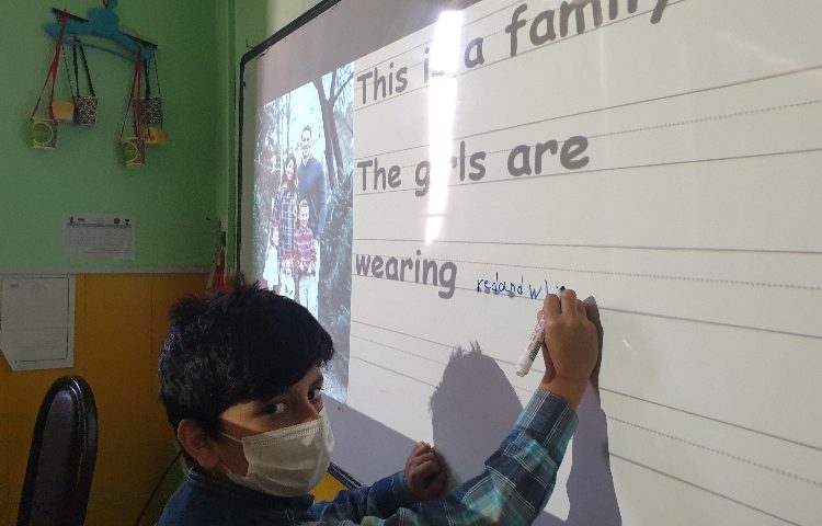 :تمرین writing به همراه استفاده از صفت adjectives