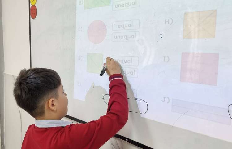 تمرین تقسیم اشکال به قسمت‌های مساوی-زنگ Math 5