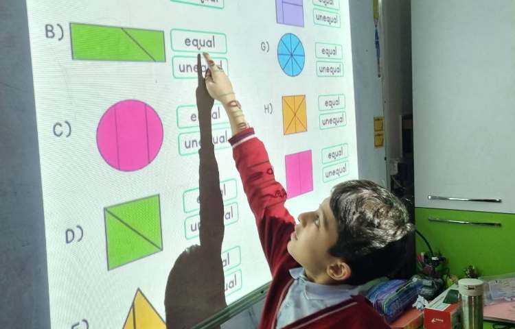 تمرین تقسیم اشکال به قسمت‌های مساوی-زنگ Math 6