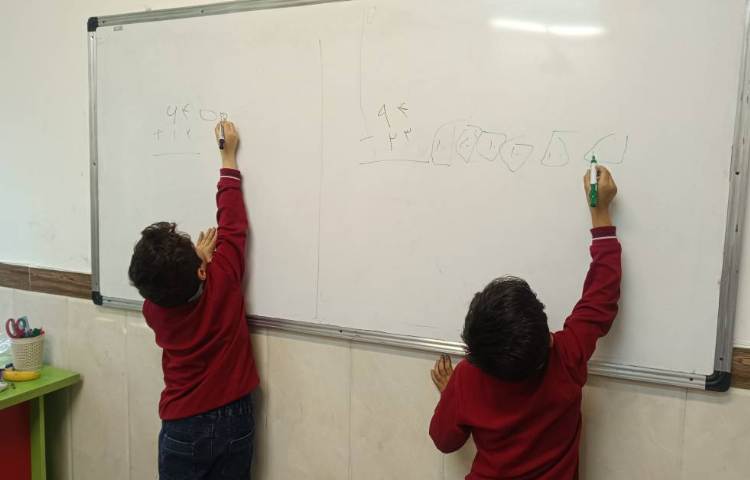 تمرین جمع و تفریق فرآیندی توسط دانش‌آموزان انجام شد. 2