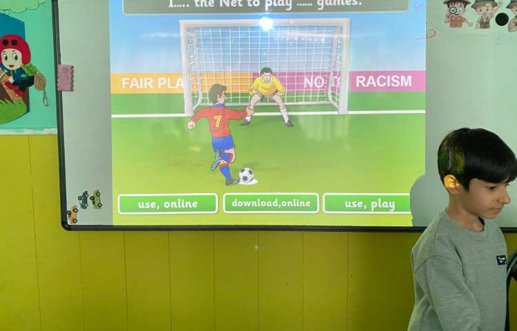 تمرین جملات "u-e" با استفاده از بازی 4