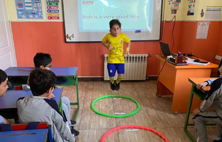 تمرین جملات مربوط به درس oy با استفاده از بازی 1