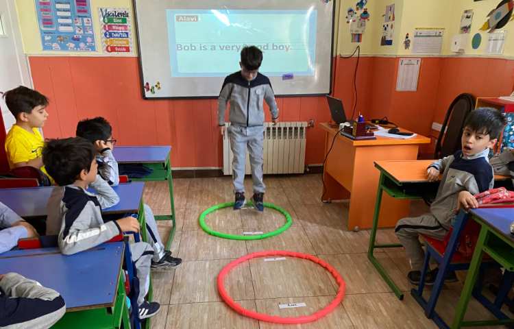 تمرین جملات مربوط به درس oy با استفاده از بازی 2