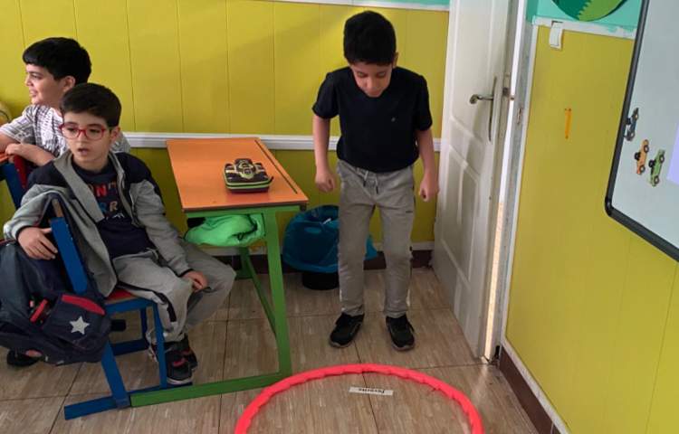 تمرین جملات مربوط به درس oy با استفاده از بازی 3