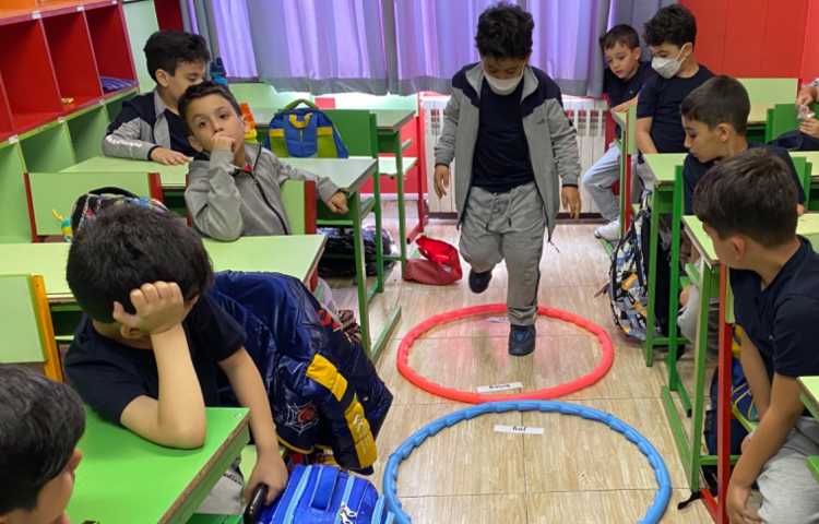 تمرین جملات مربوط به درس oy با استفاده از بازی 4