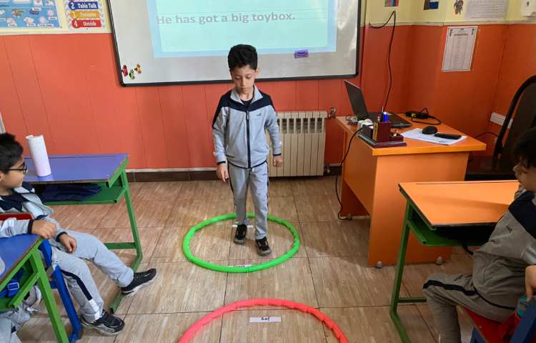 تمرین جملات مربوط به درس oy با استفاده از بازی 5