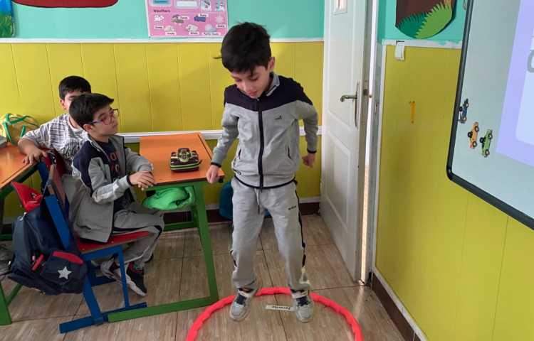 تمرین جملات مربوط به درس oy با استفاده از بازی 7