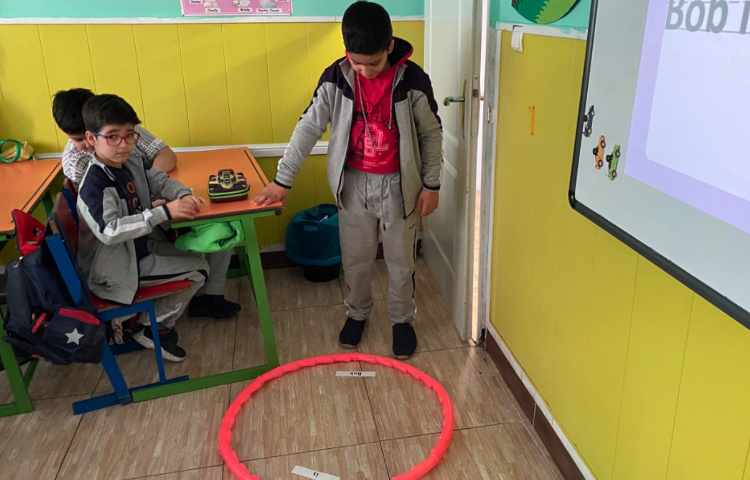 تمرین جملات مربوط به درس oy با استفاده از بازی