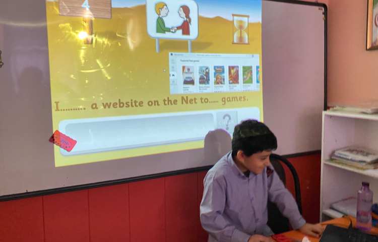 تمرین جملات مربوط به ""u-e" همراه با بازی کامل کردن جملات 2