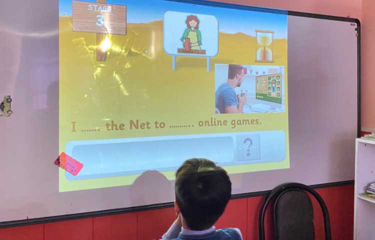 تمرین جملات مربوط به ""u-e" همراه با بازی کامل کردن جملات 4