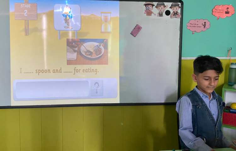 تمرین جملات مربوط به ""u-e" همراه با بازی کامل کردن جملات 4