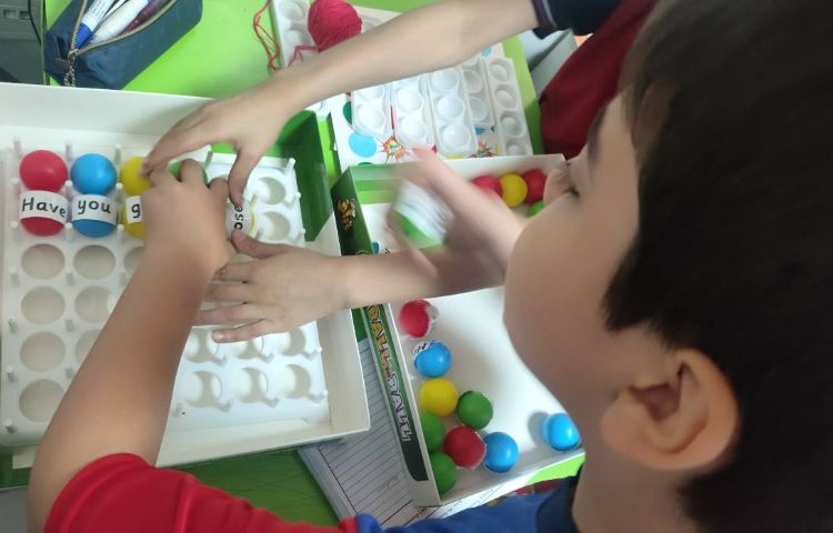 تمرین جمله سازی با انجام بازی خلاقانه در زنگ General English 4