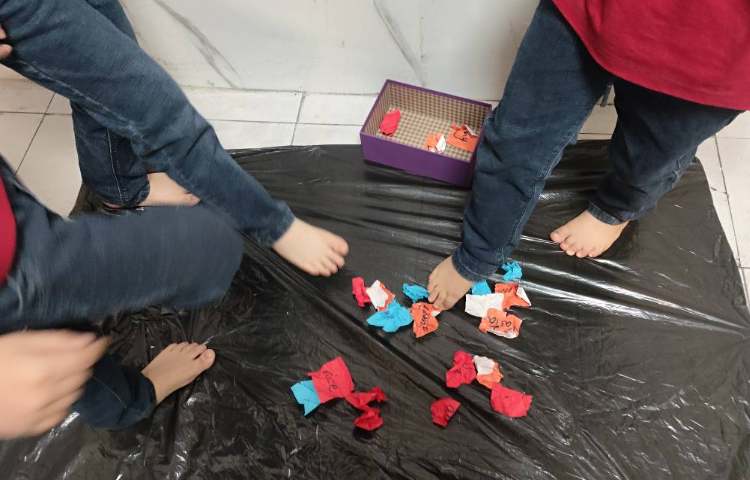 تمرین جمله سازی با انجام بازی هیجان انگیز