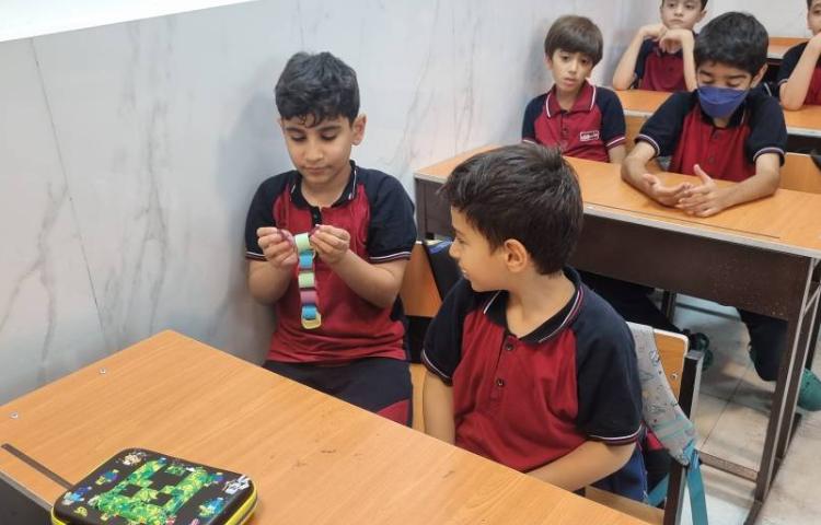 تمرین جمله‌سازی با رنگ‌ها 1