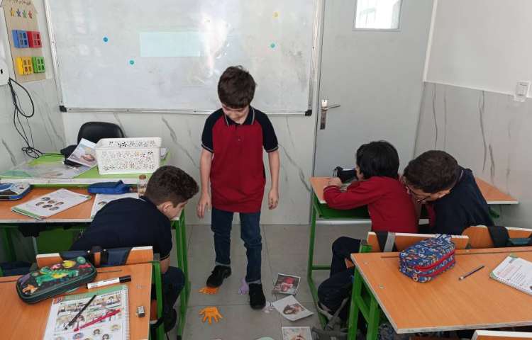 تمرین جمله سازی با ساختار Present Continuous 2