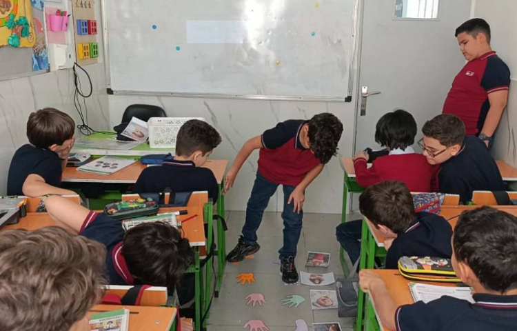 تمرین جمله سازی با ساختار Present Continuous 3