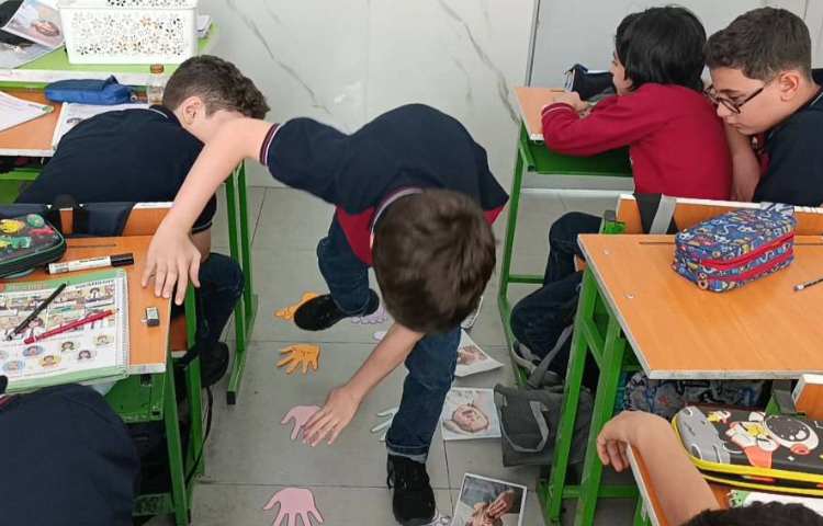 تمرین جمله سازی با ساختار Present Continuous 4