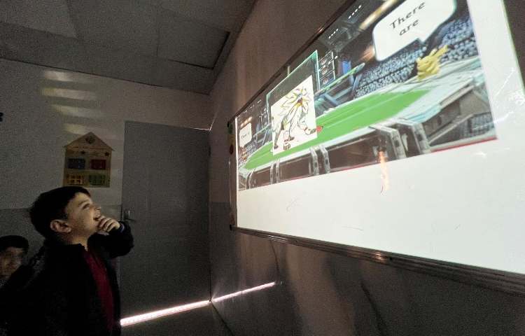 تمرین جمله‌سازی با There's/ There are 1