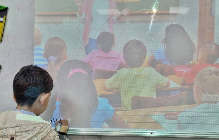 تمرین جمله‌سازی با There is/ There are 3