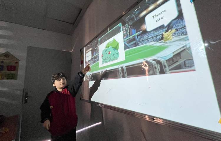 تمرین جمله‌سازی با There's/ There are 3