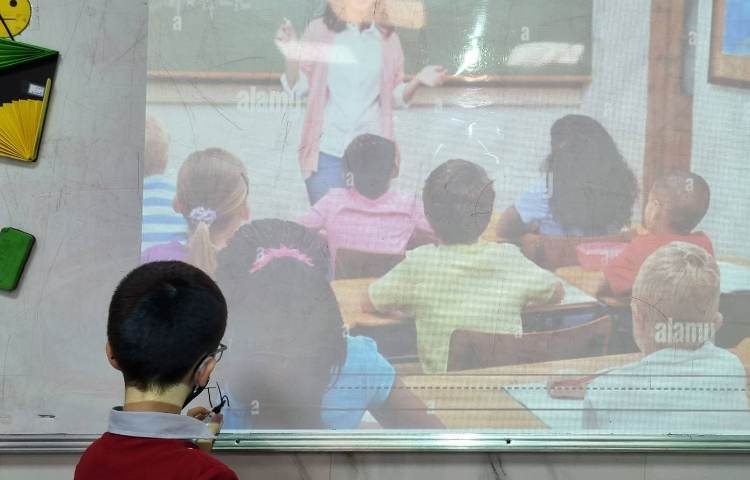 تمرین جمله‌سازی با There is/ There are