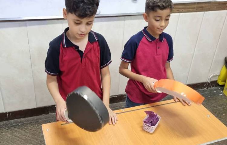 تمرین جمله‌سازی با Family Members