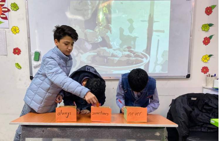 تمرین جمله سازی به صورت بازی گروهی